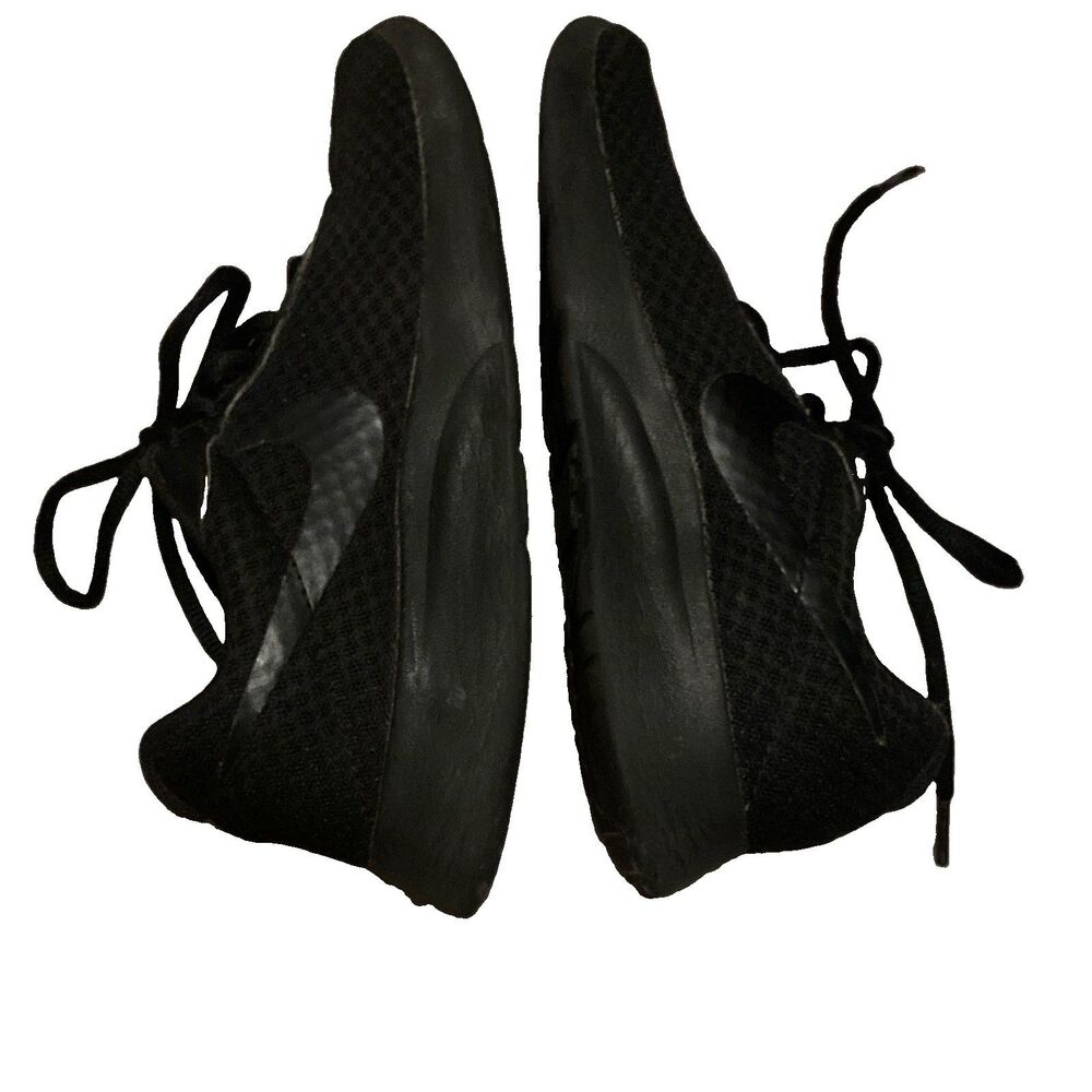 Boys 5.5 Nike Black Tanjun Lace Up Sneakers